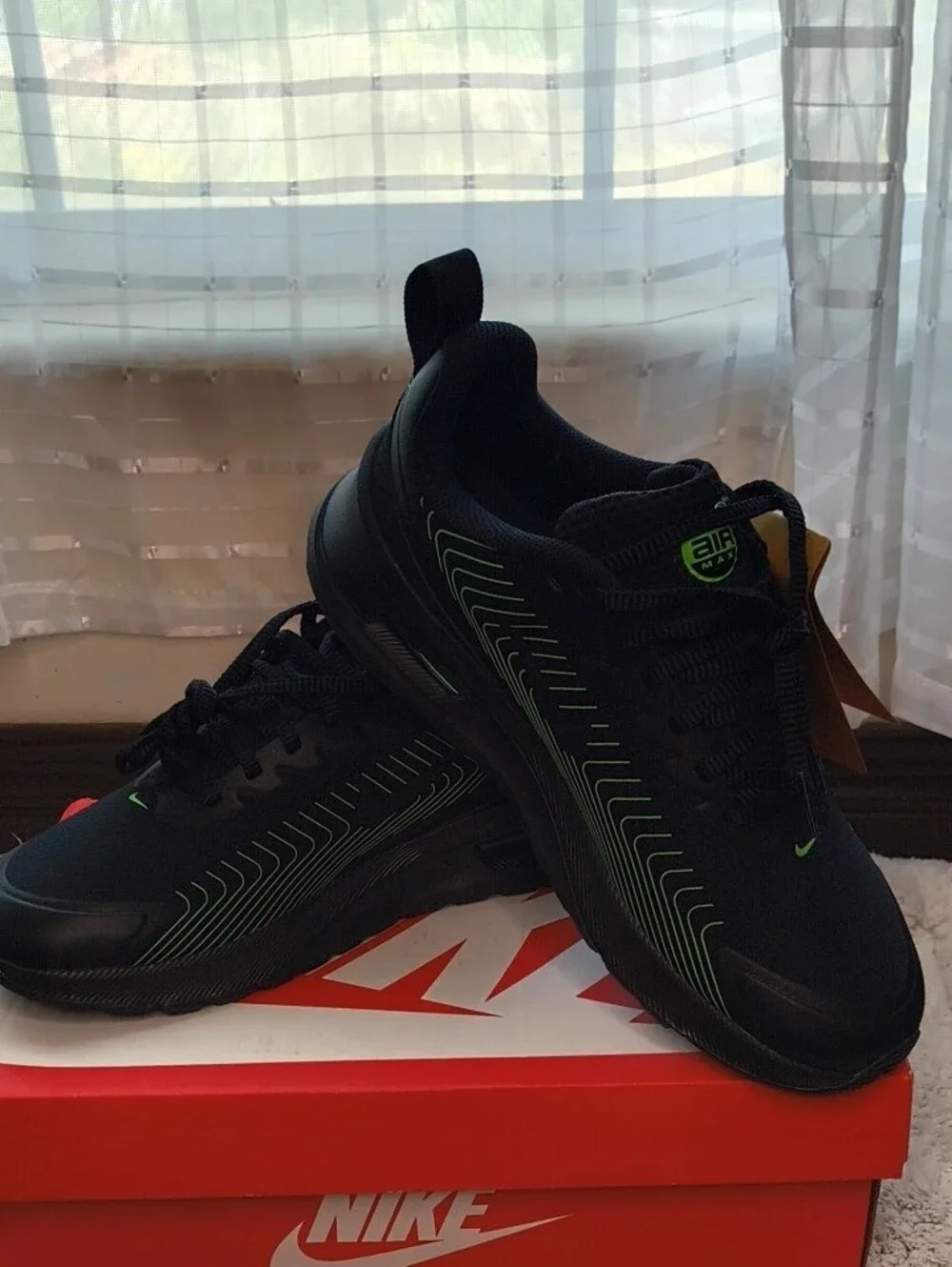 Nike Men’s Black Sneakers with Neon Green Accents